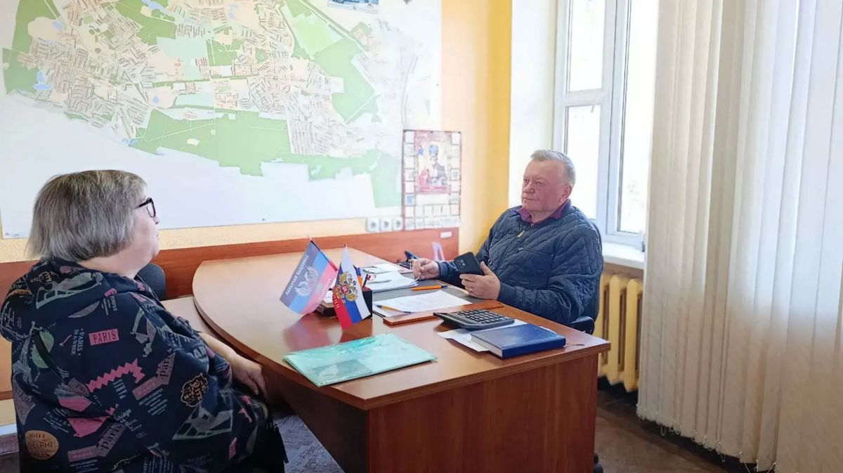 Наталья Бегуненко: Заместитель руководителя Управы Петровского внутригородского района Администрации городского округа Донецк Сергей Васильевич Чуб провёл еженедельный приём жителей района Наталья Бегуненко: Заместитель руководителя Управы Петровского внутригородского района Администрации городского округа Донецк Сергей Васильевич Чуб провёл еженедельный приём жителей района