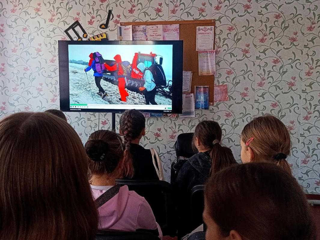 5 октября, в стенах Дворца культуры им. Воровского с целью реализации проекта Единой России «Культура малой Родины» состоялся особенный показ — цикл фильмов под названием «Герои нашего времени: истории, которые нас... 5 октября, в стенах Дворца культуры им. Воровского с целью реализации проекта Единой России «Культура малой Родины» состоялся особенный показ — цикл фильмов под названием «Герои нашего времени: истории, которые нас...