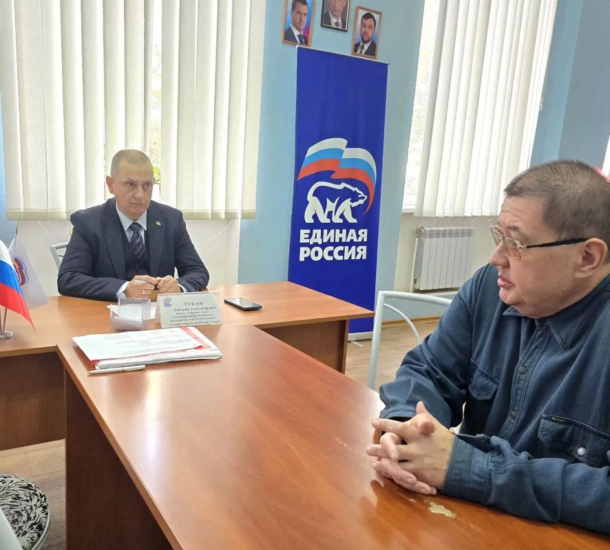 Дмитрий Огилец: По поручению Главы Донецкой Народной Республики, провёл приём граждан на своём округе Харцызск, в общественной приёмной партии Единая Россия Дмитрий Огилец: По поручению Главы Донецкой Народной Республики, провёл приём граждан на своём округе Харцызск, в общественной приёмной партии Единая Россия