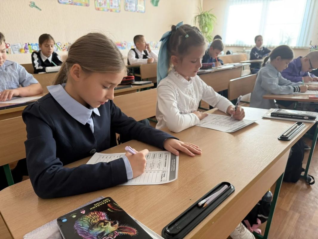 Наталья Великодная: 5 октября, в Тельмановской гимназии прошли занятия цикла «Разговоры о важном» — сразу две темы, и обе оказались по-настоящему глубокими Наталья Великодная: 5 октября, в Тельмановской гимназии прошли занятия цикла «Разговоры о важном» — сразу две темы, и обе оказались по-настоящему глубокими