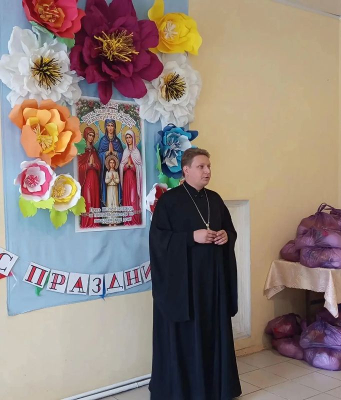 В Центре социального обслуживания Горловки отметили день памяти святых мучениц Веры, Надежды, Любови и матери их Софии В Центре социального обслуживания Горловки отметили день памяти святых мучениц Веры, Надежды, Любови и матери их Софии