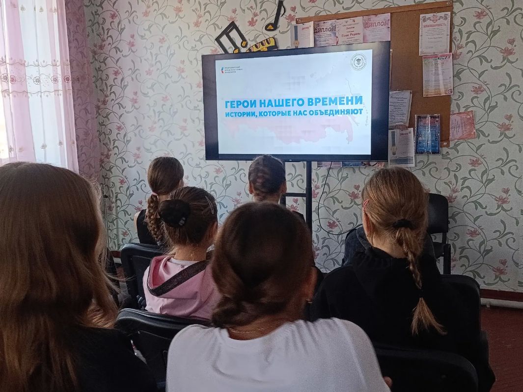 5 октября, в стенах Дворца культуры им. Воровского с целью реализации проекта Единой России «Культура малой Родины» состоялся особенный показ — цикл фильмов под названием «Герои нашего времени: истории, которые нас... 5 октября, в стенах Дворца культуры им. Воровского с целью реализации проекта Единой России «Культура малой Родины» состоялся особенный показ — цикл фильмов под названием «Герои нашего времени: истории, которые нас...