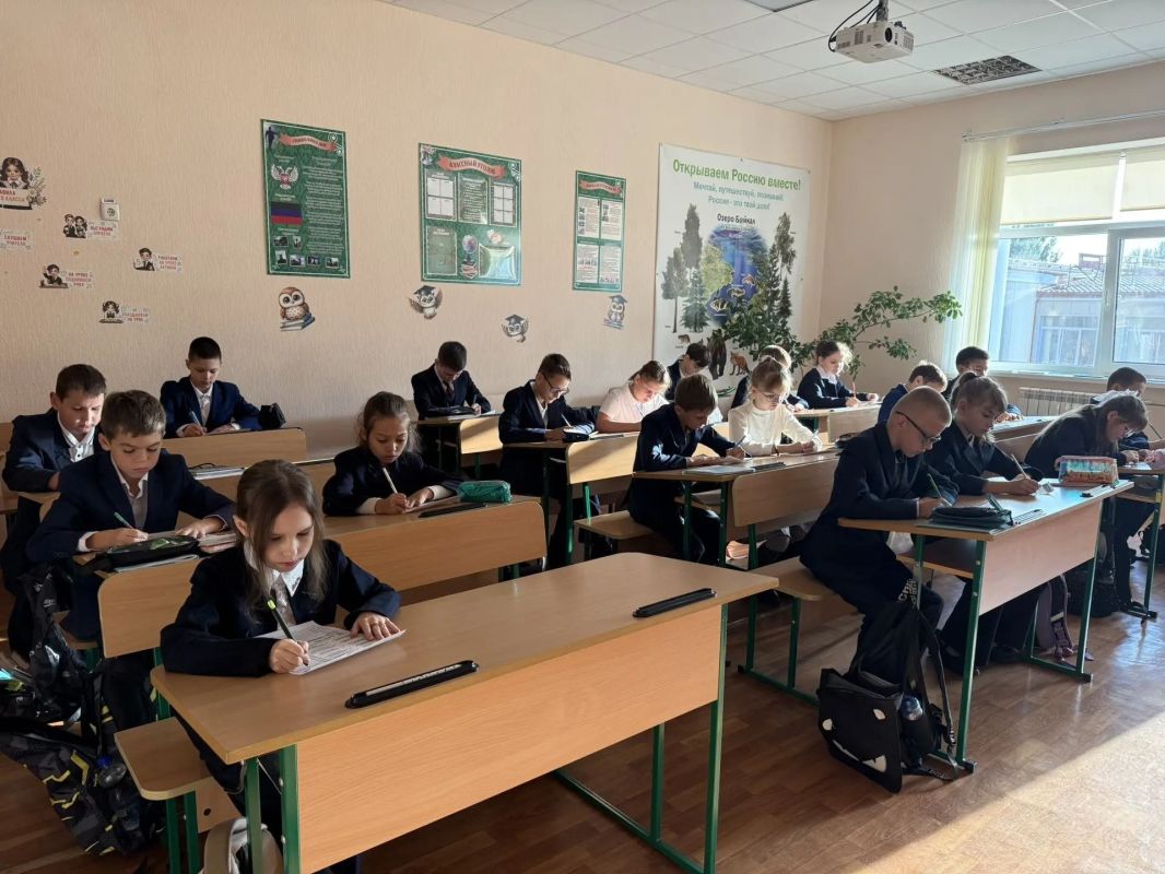 Наталья Великодная: 5 октября, в Тельмановской гимназии прошли занятия цикла «Разговоры о важном» — сразу две темы, и обе оказались по-настоящему глубокими Наталья Великодная: 5 октября, в Тельмановской гимназии прошли занятия цикла «Разговоры о важном» — сразу две темы, и обе оказались по-настоящему глубокими