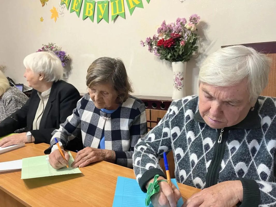 Поддержка активного долголетия: проведение творческого конкурса «А ну-ка, девушки!» в Шахтерске Поддержка активного долголетия: проведение творческого конкурса «А ну-ка, девушки!» в Шахтерске