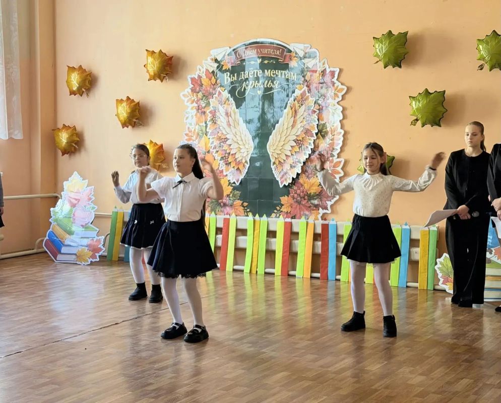 Наталья Великодная: ДЕНЬ УЧИТЕЛЯ. В школах Тельмановского муниципального округа состоялись торжественные концерты, посвящённые Дню учителя! Это событие стало ярким и душевным праздником, объединяющим учеников и педагогов Наталья Великодная: ДЕНЬ УЧИТЕЛЯ. В школах Тельмановского муниципального округа состоялись торжественные концерты, посвящённые Дню учителя! Это событие стало ярким и душевным праздником, объединяющим учеников и педагогов