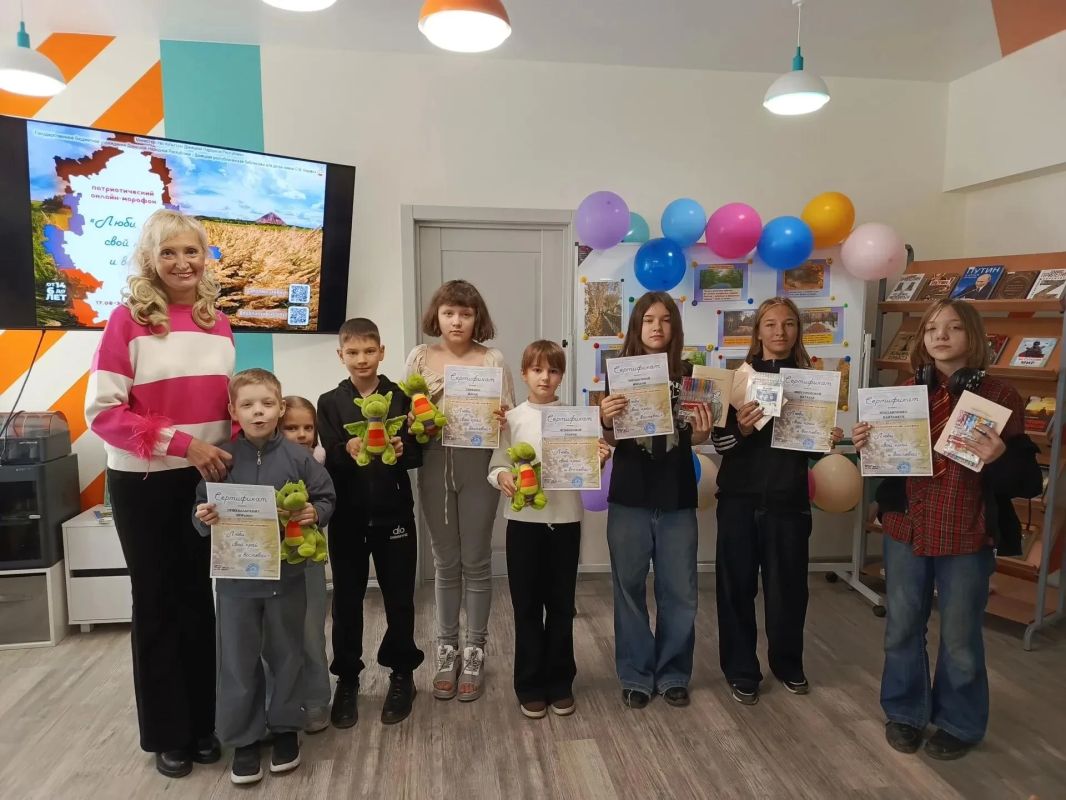 В библиотеке имени Андерсена прошло награждение участников патриотического онлайн-марафона