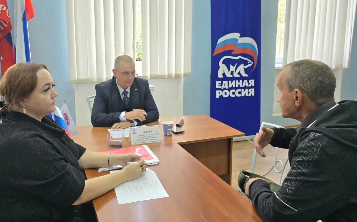Дмитрий Огилец: По поручению Главы Донецкой Народной Республики, провёл приём граждан на своём округе Харцызск, в общественной приёмной партии Единая Россия Дмитрий Огилец: По поручению Главы Донецкой Народной Республики, провёл приём граждан на своём округе Харцызск, в общественной приёмной партии Единая Россия