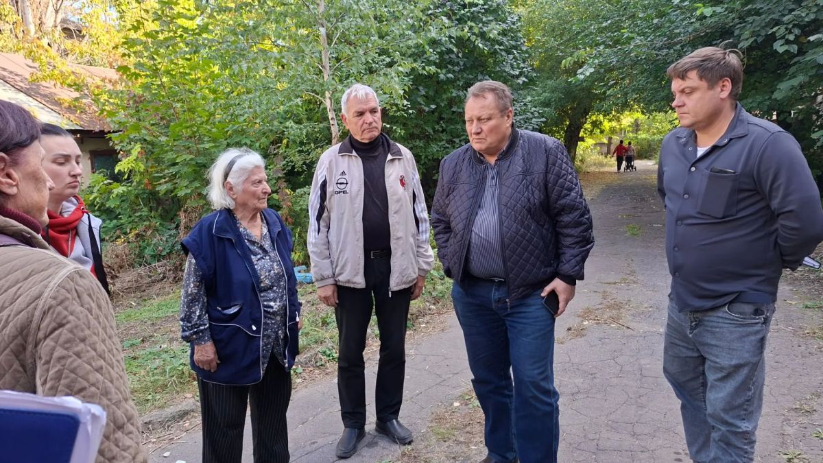 Валентин Левченко: Сегодня состоялась встреча с жителями дома по улице Буслаева по коллективному обращению Валентин Левченко: Сегодня состоялась встреча с жителями дома по улице Буслаева по коллективному обращению