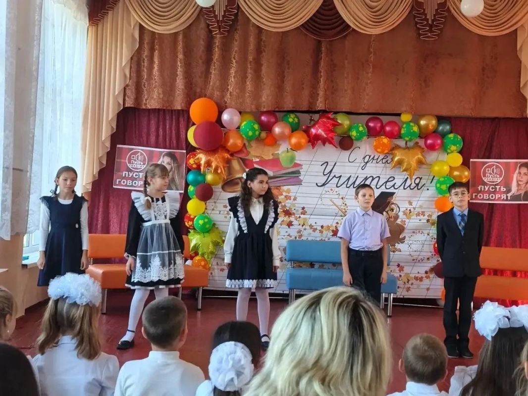 Наталья Великодная: ДЕНЬ УЧИТЕЛЯ. В школах Тельмановского муниципального округа состоялись торжественные концерты, посвящённые Дню учителя! Это событие стало ярким и душевным праздником, объединяющим учеников и педагогов Наталья Великодная: ДЕНЬ УЧИТЕЛЯ. В школах Тельмановского муниципального округа состоялись торжественные концерты, посвящённые Дню учителя! Это событие стало ярким и душевным праздником, объединяющим учеников и педагогов