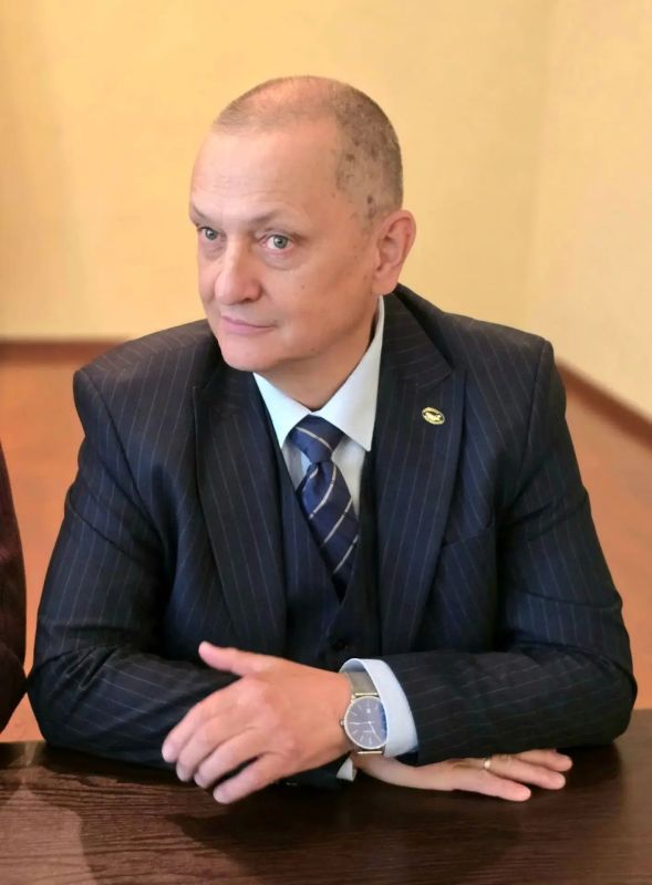 Дмитрий Огилец: Сегодня, в рамках своей депутатской деятельности, принял участие в аппаратном совещании, с участием руководителей всех структурных подразделений городского округа Харцызск Дмитрий Огилец: Сегодня, в рамках своей депутатской деятельности, принял участие в аппаратном совещании, с участием руководителей всех структурных подразделений городского округа Харцызск