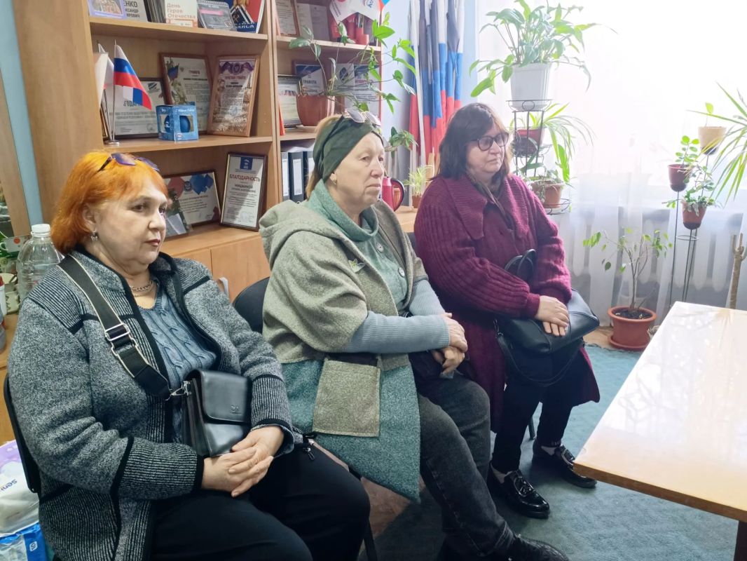 Сегодня, 6 октября, глава муниципального образования городской округ Иловайск Александр Кузнецов провел встречу с актерами Народного театра Сегодня, 6 октября, глава муниципального образования городской округ Иловайск Александр Кузнецов провел встречу с актерами Народного театра