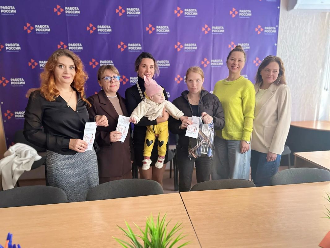 «Поддержка и знания для будущих мам: в преддверии Дня беременных в Дебальцево прошло межведомственное мероприятие»
