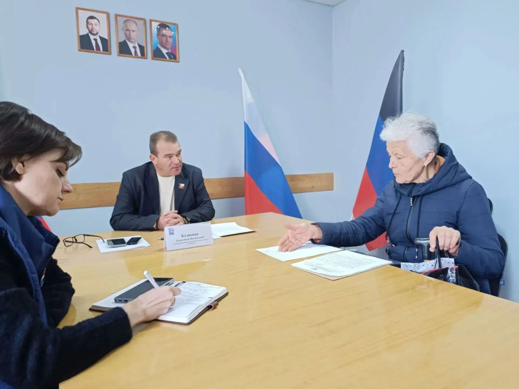 Приём граждан в Иловайске. Сегодня, 6 октября, глава муниципального образования городской округ Иловайск Александр Васильевич Кузнецов провёл личный приём граждан Приём граждан в Иловайске. Сегодня, 6 октября, глава муниципального образования городской округ Иловайск Александр Васильевич Кузнецов провёл личный приём граждан