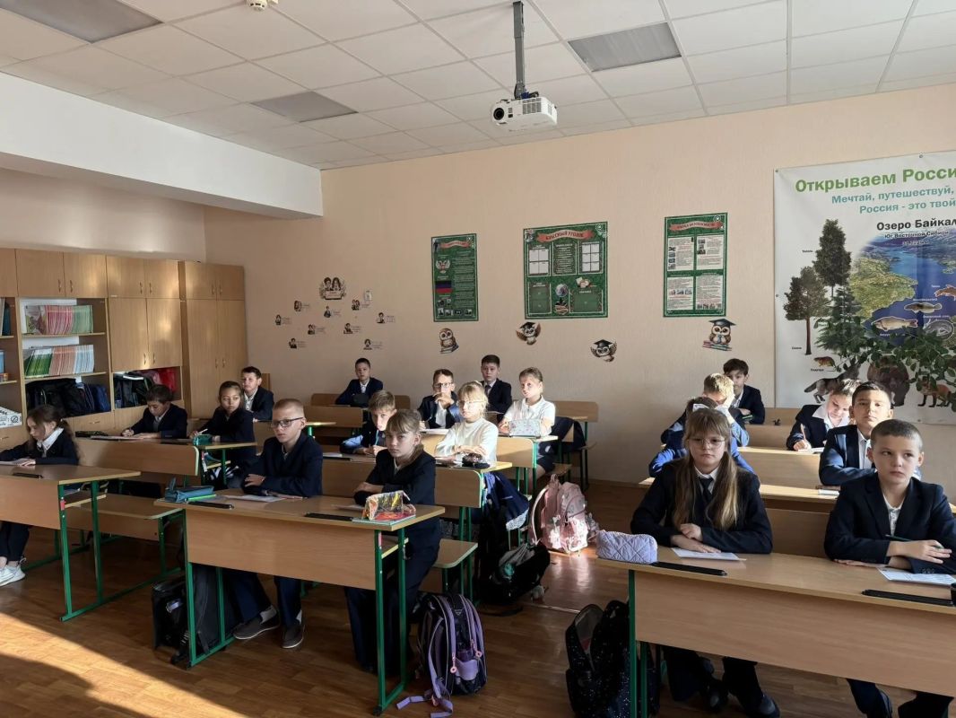 Наталья Великодная: 5 октября, в Тельмановской гимназии прошли занятия цикла «Разговоры о важном» — сразу две темы, и обе оказались по-настоящему глубокими Наталья Великодная: 5 октября, в Тельмановской гимназии прошли занятия цикла «Разговоры о важном» — сразу две темы, и обе оказались по-настоящему глубокими