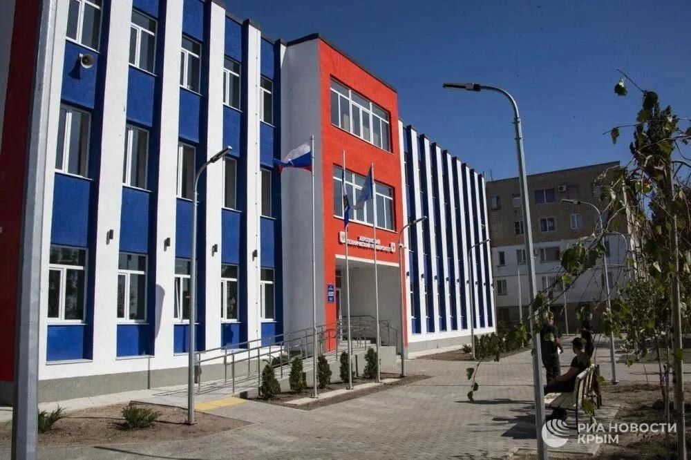 Возрождение мирной жизни: в Донбассе и Новороссии восстановили более 3,6 тысячи объектов Возрождение мирной жизни: в Донбассе и Новороссии восстановили более 3,6 тысячи объектов