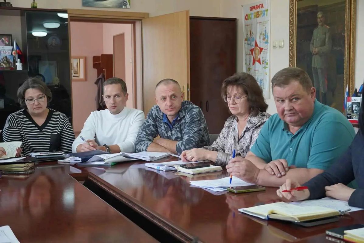 Игорь Мартынов: Провёл малое аппаратное совещание с командой администрации городского округа Енакиево Игорь Мартынов: Провёл малое аппаратное совещание с командой администрации городского округа Енакиево