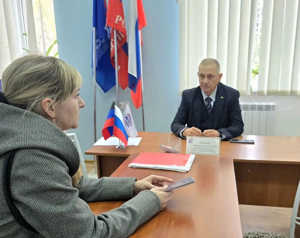 Дмитрий Огилец: По поручению Главы Донецкой Народной Республики, провёл приём граждан на своём округе Харцызск, в общественной приёмной партии Единая Россия