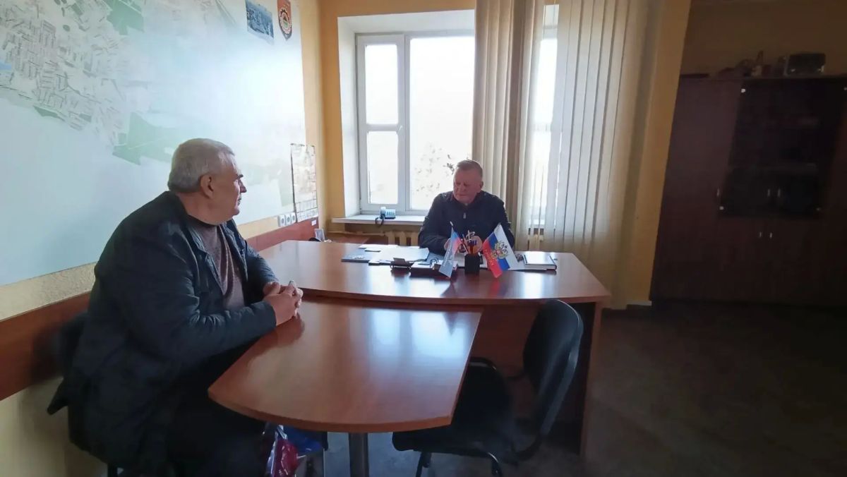Наталья Бегуненко: Заместитель руководителя Управы Петровского внутригородского района Администрации городского округа Донецк Сергей Васильевич Чуб провёл еженедельный приём жителей района Наталья Бегуненко: Заместитель руководителя Управы Петровского внутригородского района Администрации городского округа Донецк Сергей Васильевич Чуб провёл еженедельный приём жителей района
