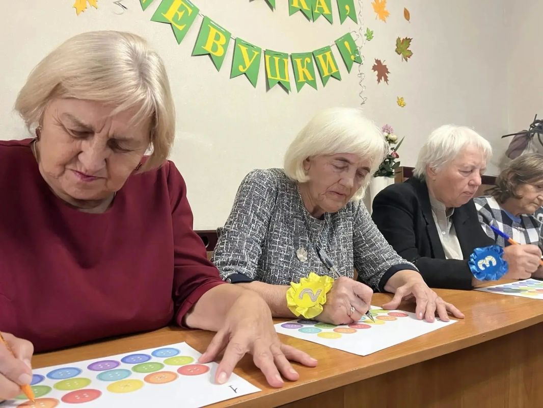 Поддержка активного долголетия: проведение творческого конкурса «А ну-ка, девушки!» в Шахтерске Поддержка активного долголетия: проведение творческого конкурса «А ну-ка, девушки!» в Шахтерске
