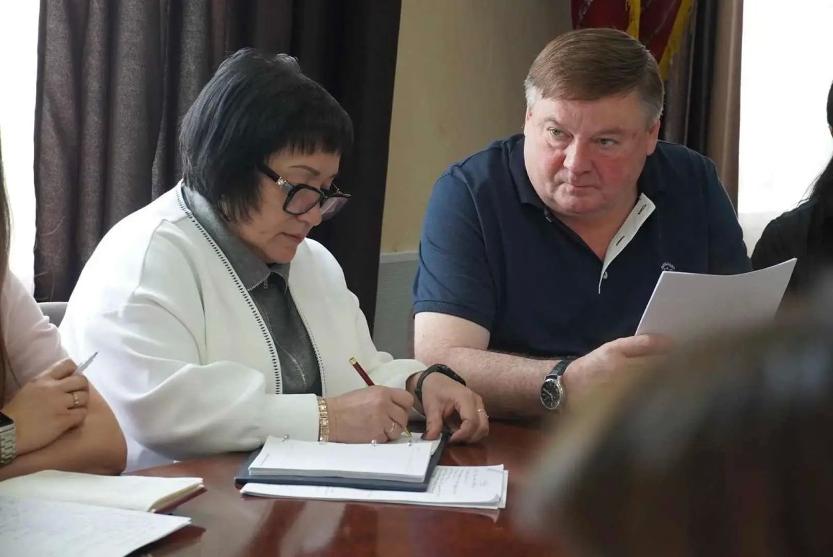 Игорь Мартынов: Провёл малое аппаратное совещание с командой администрации городского округа Енакиево Игорь Мартынов: Провёл малое аппаратное совещание с командой администрации городского округа Енакиево