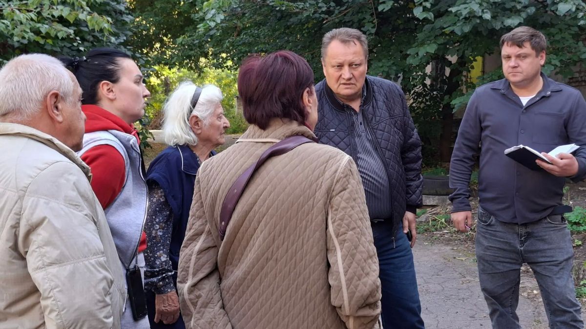 Валентин Левченко: Сегодня состоялась встреча с жителями дома по улице Буслаева по коллективному обращению Валентин Левченко: Сегодня состоялась встреча с жителями дома по улице Буслаева по коллективному обращению