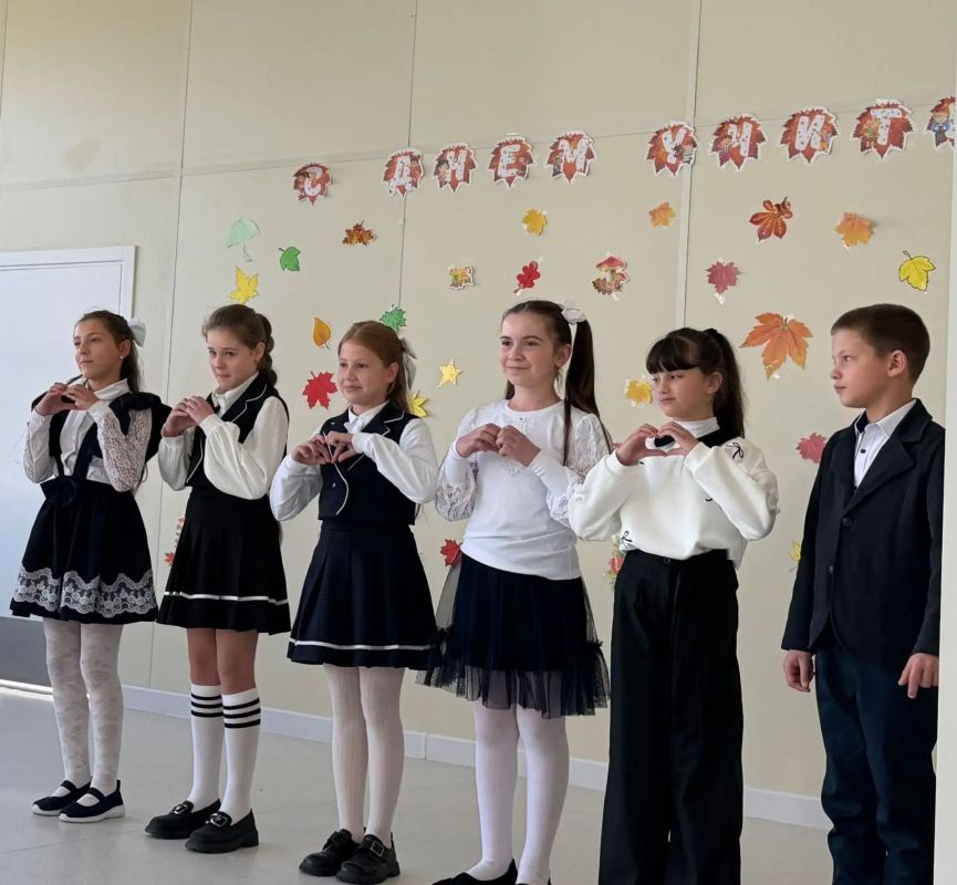 Наталья Великодная: ДЕНЬ УЧИТЕЛЯ. В школах Тельмановского муниципального округа состоялись торжественные концерты, посвящённые Дню учителя! Это событие стало ярким и душевным праздником, объединяющим учеников и педагогов Наталья Великодная: ДЕНЬ УЧИТЕЛЯ. В школах Тельмановского муниципального округа состоялись торжественные концерты, посвящённые Дню учителя! Это событие стало ярким и душевным праздником, объединяющим учеников и педагогов