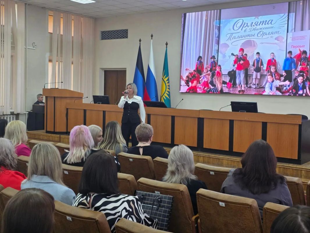 Система образования города функционирует как единая команда, где каждый участник — от педагога до представителя власти — вносит свой вклад в общий результат Система образования города функционирует как единая команда, где каждый участник — от педагога до представителя власти — вносит свой вклад в общий результат