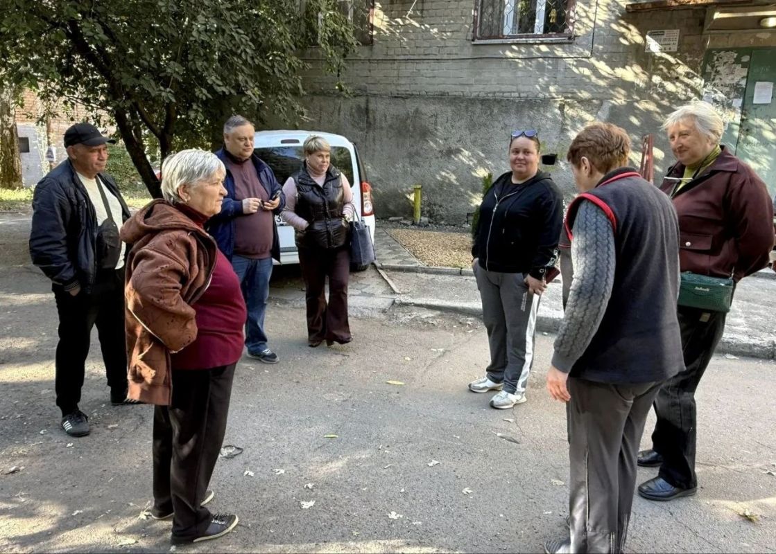 Иван Адамец: В Куйбышевском районе прошла адресная встреча с жителями дома №21 по улице Валерия Арсенова Иван Адамец: В Куйбышевском районе прошла адресная встреча с жителями дома №21 по улице Валерия Арсенова