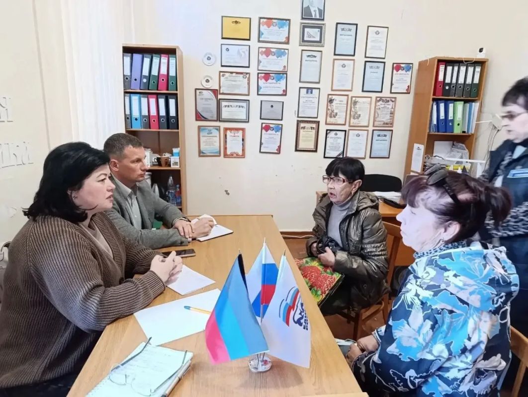 Первый заместитель главы муниципального образования городской округ Харцызск Виктория Рогожина совместно с заместителем главы муниципального образования Дмитрием Ощинским провели прием граждан в общественной приемной города... Первый заместитель главы муниципального образования городской округ Харцызск Виктория Рогожина совместно с заместителем главы муниципального образования Дмитрием Ощинским провели прием граждан в общественной приемной города...