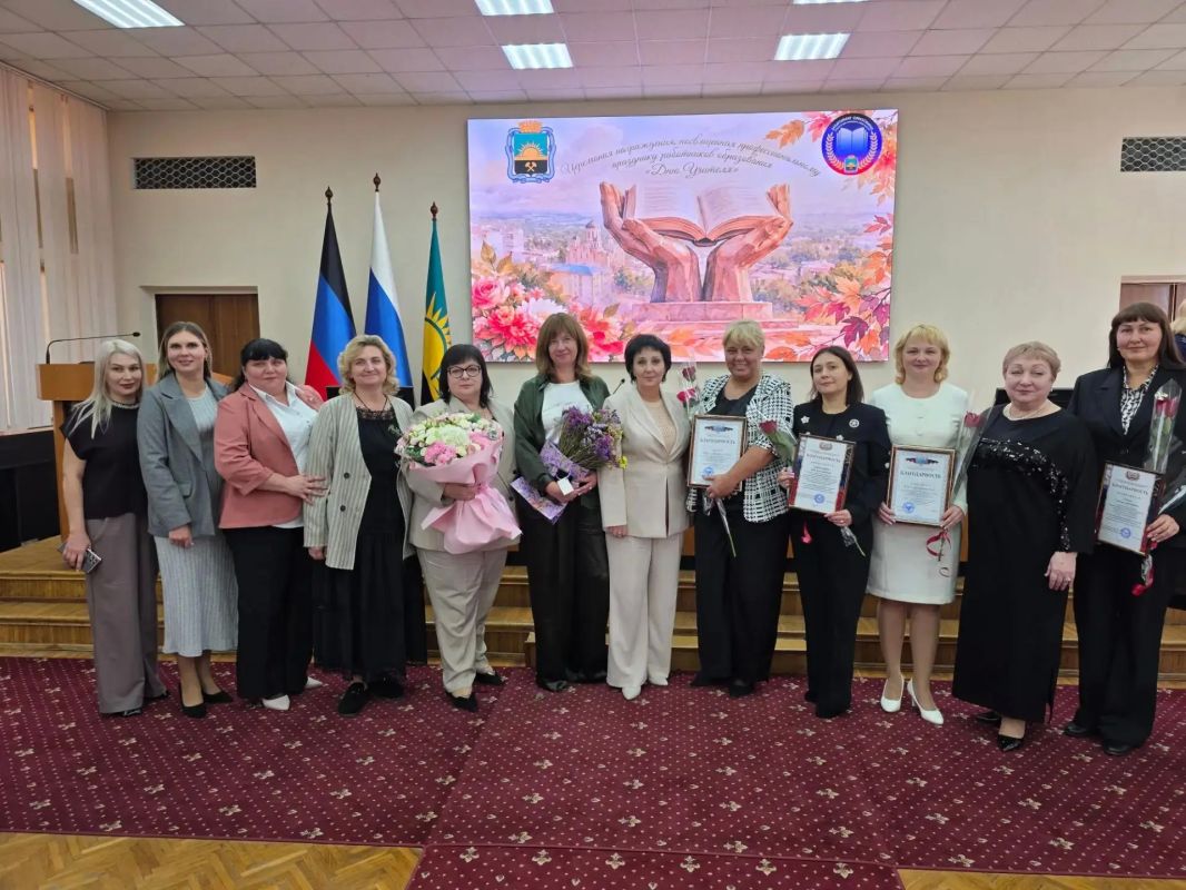 Система образования города функционирует как единая команда, где каждый участник — от педагога до представителя власти — вносит свой вклад в общий результат Система образования города функционирует как единая команда, где каждый участник — от педагога до представителя власти — вносит свой вклад в общий результат