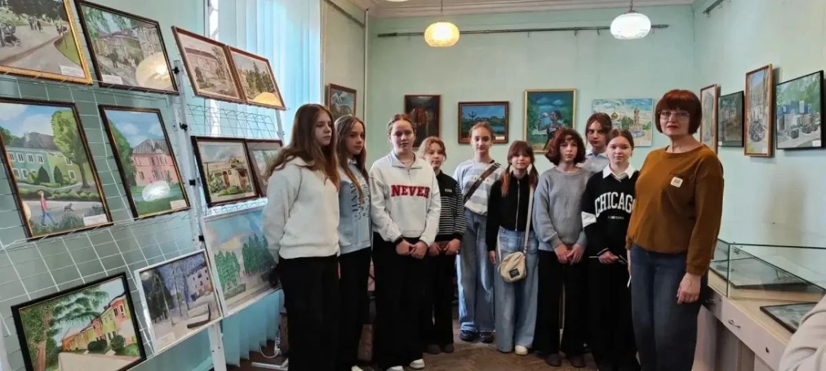 Сегодня, 7 октября, в выставочном зале МБУ «Музей истории города Харцызска» открылась выставка творческих работ обучающихся и преподавателей художественного отделения МБУ ДО «Харцызская школа искусств» Сегодня, 7 октября, в выставочном зале МБУ «Музей истории города Харцызска» открылась выставка творческих работ обучающихся и преподавателей художественного отделения МБУ ДО «Харцызская школа искусств»