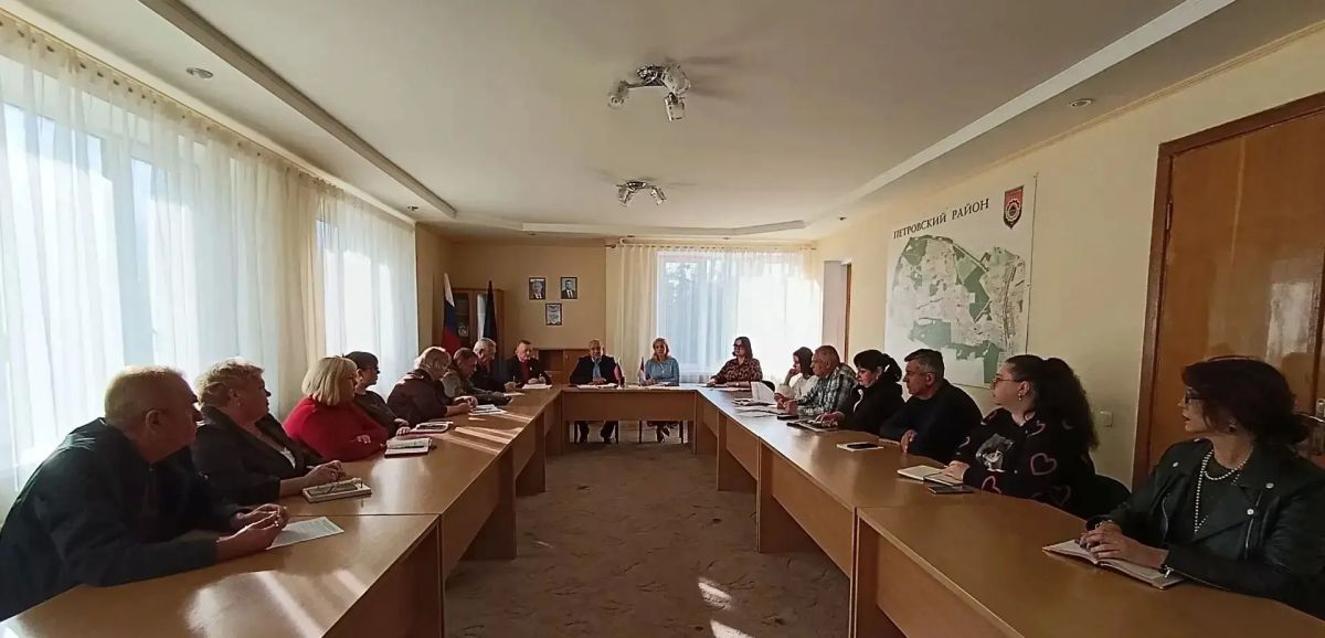 Наталья Бегуненко: Сегодня, 7 октября, руководитель Управы Петровского внутригородского района Администрации г.о. Донецк Бегуненко Наталья Ивановна провела еженедельное аппаратное совещание Наталья Бегуненко: Сегодня, 7 октября, руководитель Управы Петровского внутригородского района Администрации г.о. Донецк Бегуненко Наталья Ивановна провела еженедельное аппаратное совещание
