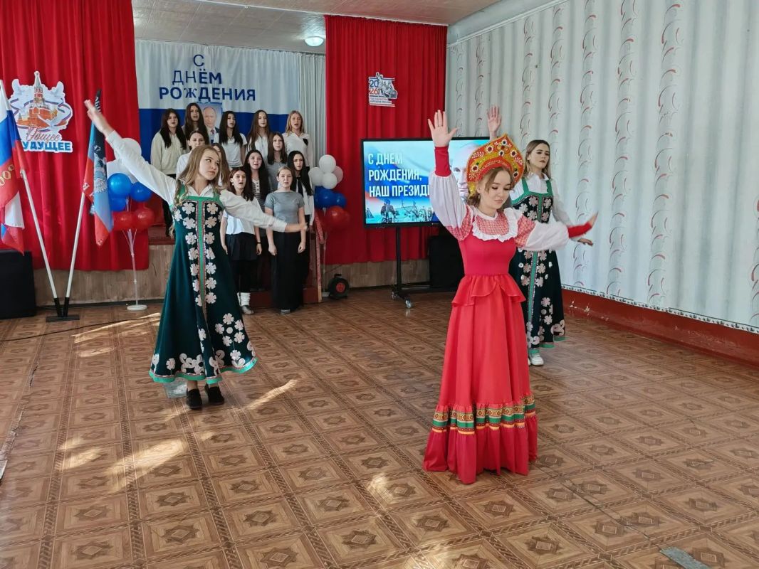 Шаг в будущее: в школе № 6 г.о. Торез открылась первичная ячейка «Молодой Гвардии Единой России»! Шаг в будущее: в школе № 6 г.о. Торез открылась первичная ячейка «Молодой Гвардии Единой России»!