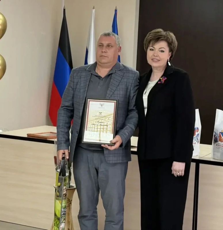 Депутаты Ясиноватского муниципального совета Юрий Захаров, Владимир Сергиенко и Николай Коляденко удостоены Благодарностей Комитета по жилищно-коммунальному хозяйству Народного совета Донецкой Народной Республики Депутаты Ясиноватского муниципального совета Юрий Захаров, Владимир Сергиенко и Николай Коляденко удостоены Благодарностей Комитета по жилищно-коммунальному хозяйству Народного совета Донецкой Народной Республики