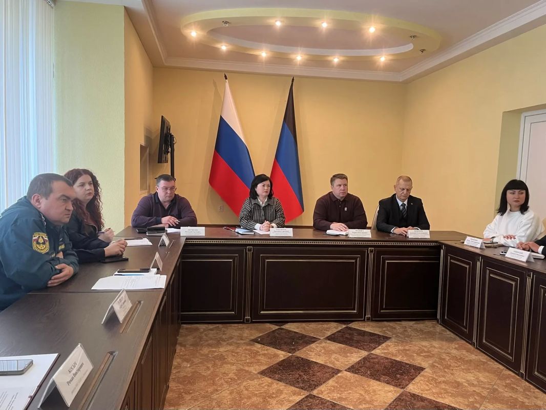 Первый заместитель главы муниципального образования Виктория Рогожина провела еженедельное аппаратное совещание с руководителями ведомств и силовых структур Первый заместитель главы муниципального образования Виктория Рогожина провела еженедельное аппаратное совещание с руководителями ведомств и силовых структур