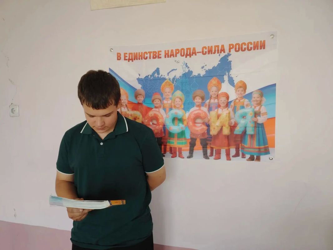 ДЕНЬ РОЖДЕНИЯ ПРЕЗИДЕНТА. Ко Дню рождения Президента Российской Федерации Владимира Владимировича Путина, в ГБОУ "ДОНСКАЯ ШКОЛА ВОЛНОВАХСКОГО М.О." продолжается реализация цикла уроков, бесед и лекций под названием... ДЕНЬ РОЖДЕНИЯ ПРЕЗИДЕНТА. Ко Дню рождения Президента Российской Федерации Владимира Владимировича Путина, в ГБОУ "ДОНСКАЯ ШКОЛА ВОЛНОВАХСКОГО М.О." продолжается реализация цикла уроков, бесед и лекций под названием...