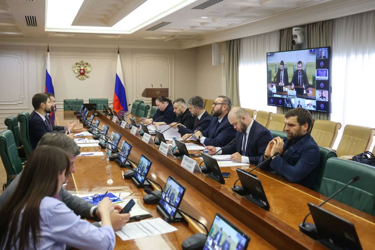 Александр Волошин: #работа_в_СФ. Накануне в Совете Федерации провёл совещание, посвящённое перспективам и проблемам привлечения государственных и частных инвестиций в экономику Донецкой и Луганской Народных Республик... Александр Волошин: #работа_в_СФ. Накануне в Совете Федерации провёл совещание, посвящённое перспективам и проблемам привлечения государственных и частных инвестиций в экономику Донецкой и Луганской Народных Республик...
