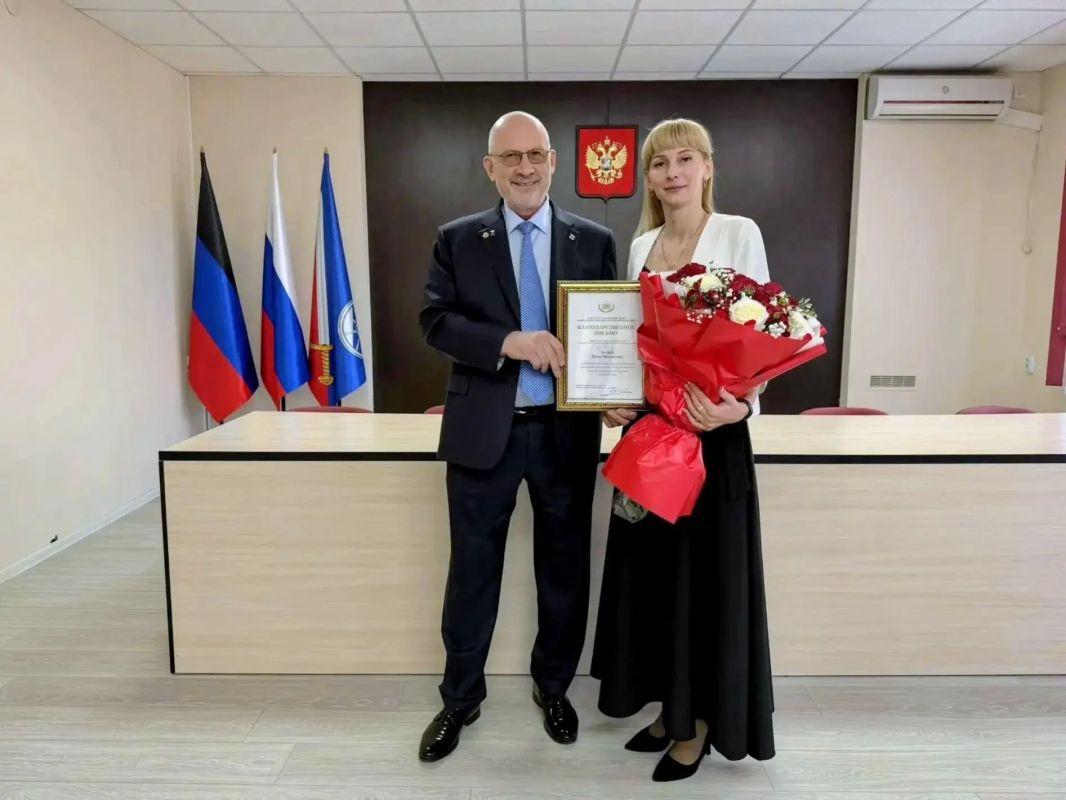 Сегодня первый заместитель главы администрации округа Юлия Рачек провела рабочую встречу с президентом саморегулируемой организации Ассоциация предприятия безопасности «Школа без опасности» Сергеем Саминским