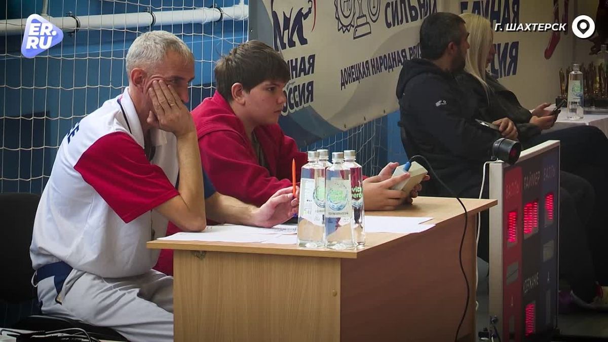 Самбо – школа дисциплины: в Шахтёрске прошёл турнир ко дню рождения Президента РФ