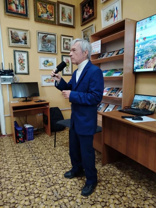 Для пожилых мариупольцев организовали вечер памяти Сергея Есенина Для пожилых мариупольцев организовали вечер памяти Сергея Есенина