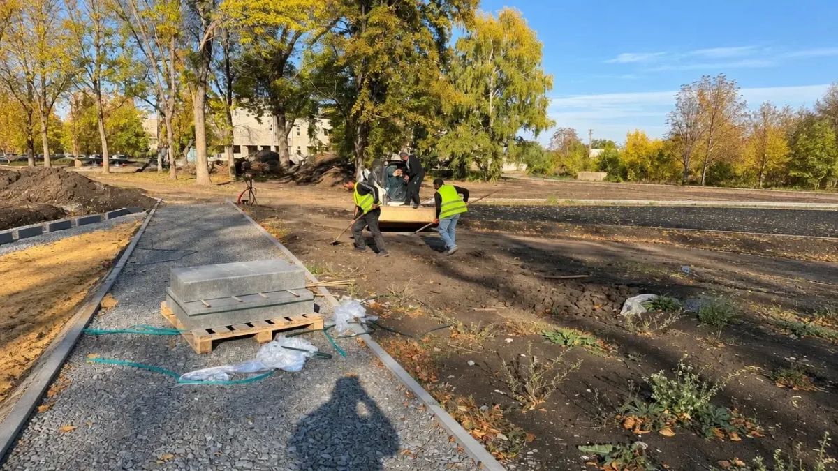 Подрядная организация Нижегородской области продолжает работать над благоустройством парка культуры и отдыха в г. о. Иловайск. В 2025 году город Иловайск принимал участие во Всероссийском конкурсе лучших проектов...