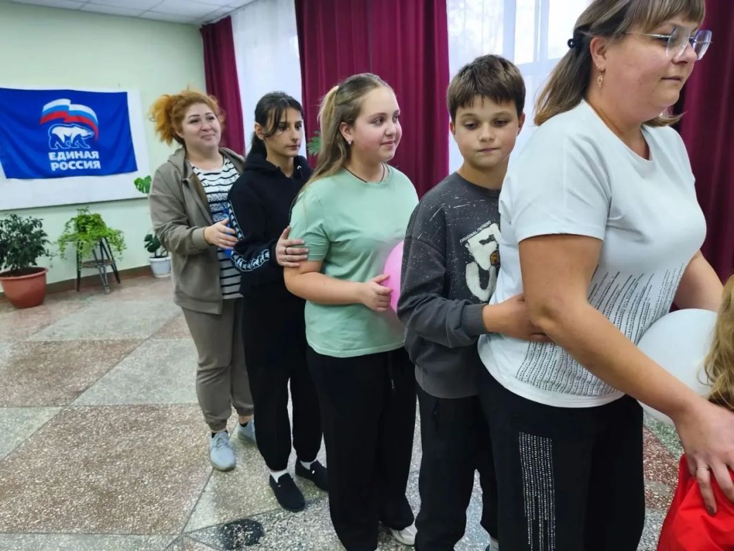 В сельском клубе села Азовское состоялось спортивное мероприятие, приуроченное ко Дню рождения Президента Российской Федерации, — «Здоровое Отечество» В сельском клубе села Азовское состоялось спортивное мероприятие, приуроченное ко Дню рождения Президента Российской Федерации, — «Здоровое Отечество»