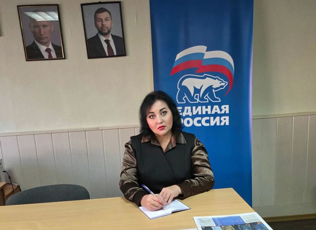 Личный прием. . В общественной приёмной партии "Единая Россия" в городе Снежное прошёл приём граждан депутатом фракции партии "Единая Россия" Снежнянского городского совета Дауровой Виктории Александровны