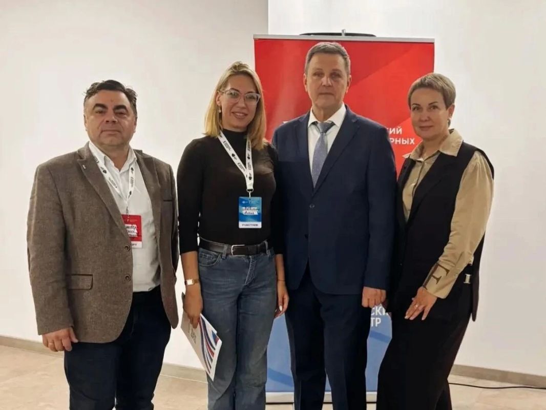 Представители Шахтерского округа приняли участие в образовательном интенсиве Президентского фонда культурных инициатив Представители Шахтерского округа приняли участие в образовательном интенсиве Президентского фонда культурных инициатив