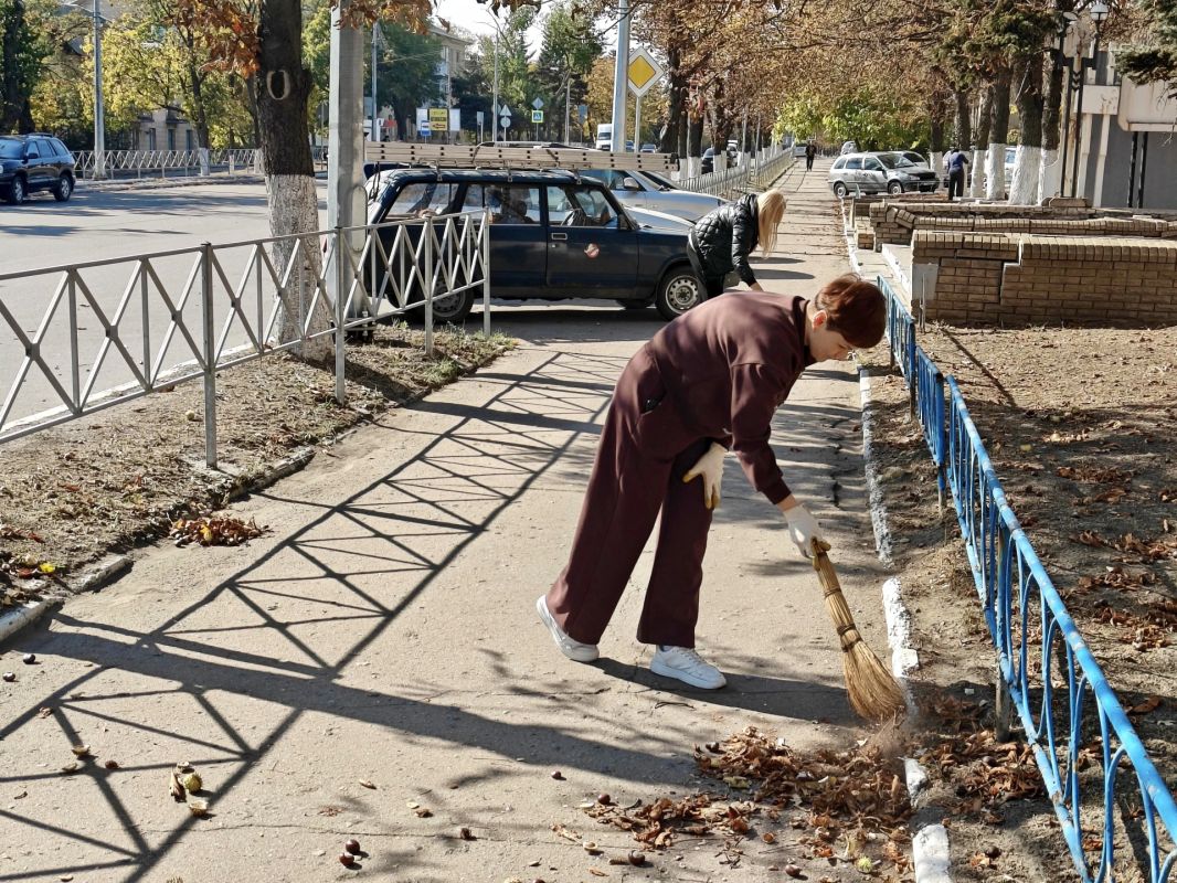В Снежном прошла традиционная акция «Чистый четверг» В Снежном прошла традиционная акция «Чистый четверг»