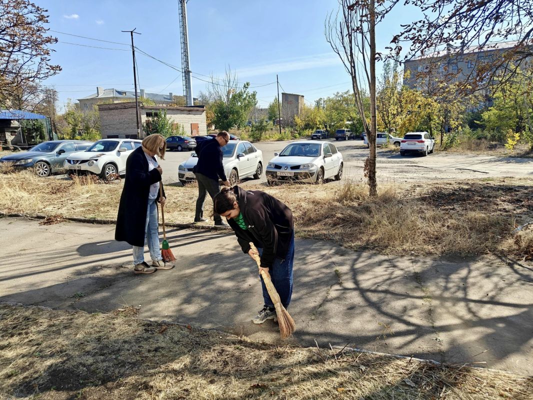 В Снежном прошла традиционная акция «Чистый четверг» В Снежном прошла традиционная акция «Чистый четверг»