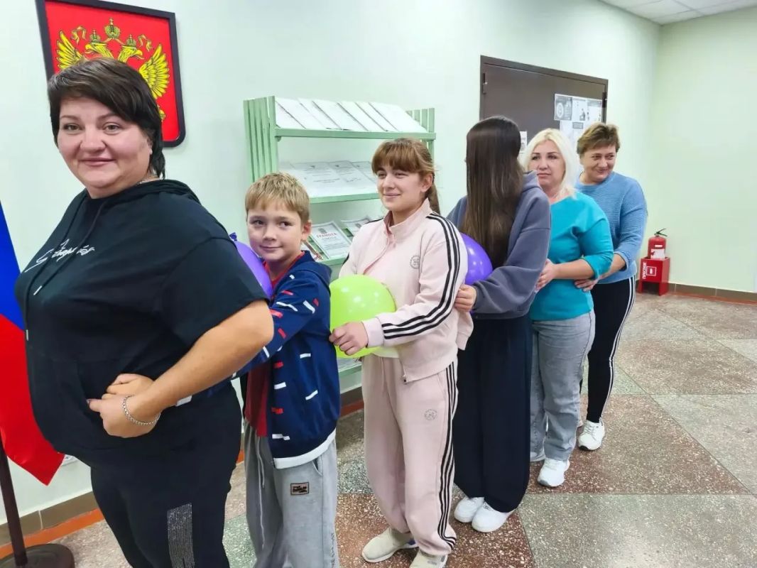 В сельском клубе села Азовское состоялось спортивное мероприятие, приуроченное ко Дню рождения Президента Российской Федерации, — «Здоровое Отечество» В сельском клубе села Азовское состоялось спортивное мероприятие, приуроченное ко Дню рождения Президента Российской Федерации, — «Здоровое Отечество»