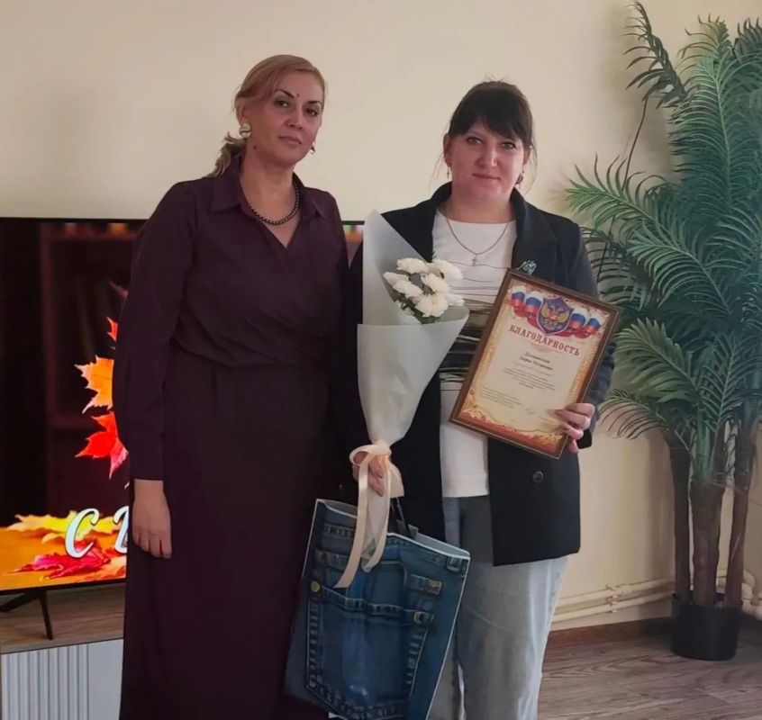 Сегодня в Молодёжном центре им. Марии Пироговой состоялась тёплая встреча, посвящённая молодым педагогам городского округа Дебальцево Сегодня в Молодёжном центре им. Марии Пироговой состоялась тёплая встреча, посвящённая молодым педагогам городского округа Дебальцево