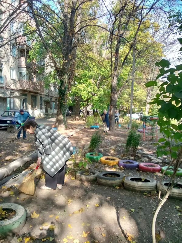 Наталья Бегуненко: Специалисты «Центра организации общественного самоуправления» Петровского внутригородского района г. Донецка активно присоединились к акции «Чистый четверг» Наталья Бегуненко: Специалисты «Центра организации общественного самоуправления» Петровского внутригородского района г. Донецка активно присоединились к акции «Чистый четверг»
