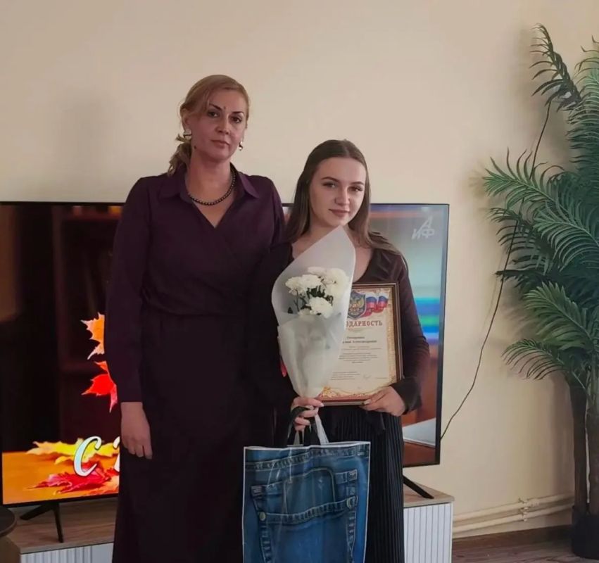 Сегодня в Молодёжном центре им. Марии Пироговой состоялась тёплая встреча, посвящённая молодым педагогам городского округа Дебальцево Сегодня в Молодёжном центре им. Марии Пироговой состоялась тёплая встреча, посвящённая молодым педагогам городского округа Дебальцево